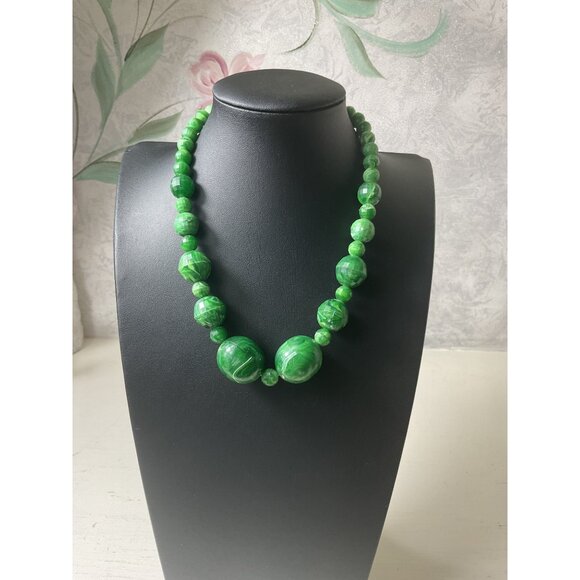 Green Bead Necklace With Marble Effect 17” Adjustable Womens Fashion Jewelry - Picture 1 of 4